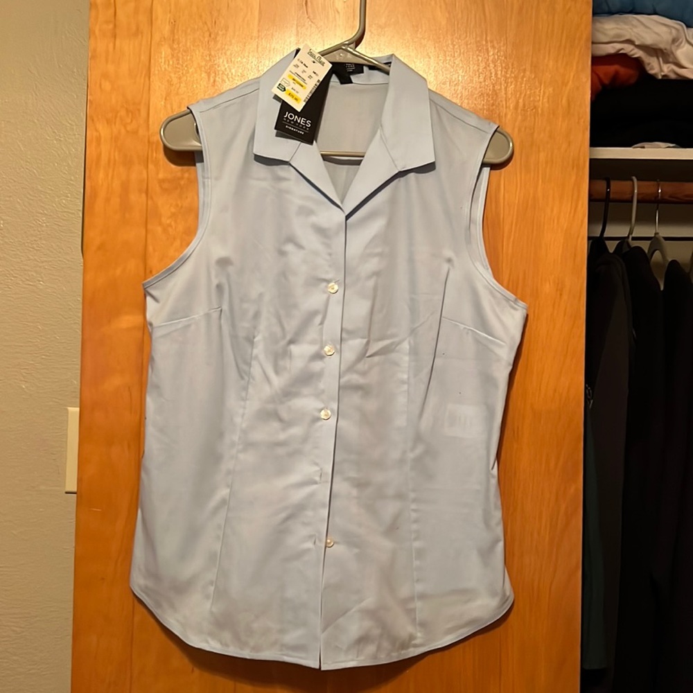 Sleeveless business casual top